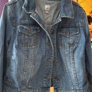 Woman’s Denim Blue Jean Jacket from JCP Sz XL. Lightly worn Excellent Condution